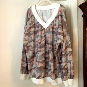Cockatoo Sz 10 Long Sleeve Camo Print Long slv Vneck top. Bundle item only